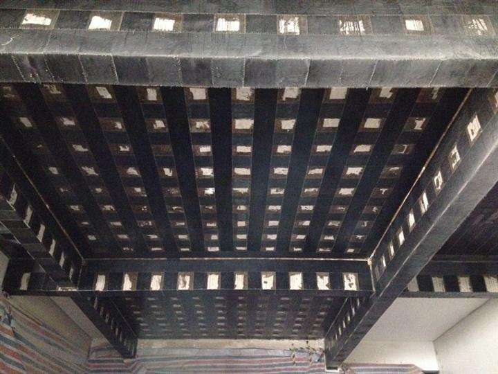 建筑老化损坏，连楼板也出现问题，可选择碳纤维布进行建筑加固