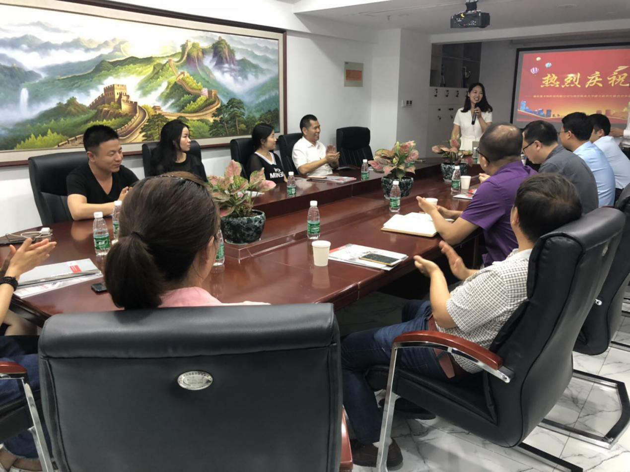 曼卡特科技总经理黄子秀女士致辞