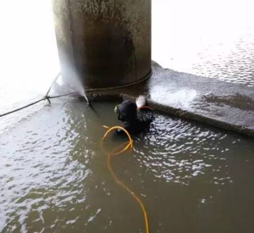 水下超级英雄碳纤维布，加固海洋建筑的隐形力量